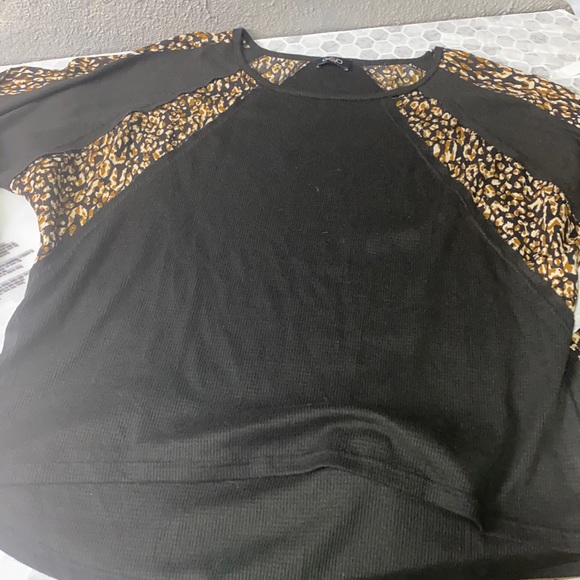 gigiO Sweaters - GigiO Large Black Cheetah Print long Sleeve Sweater